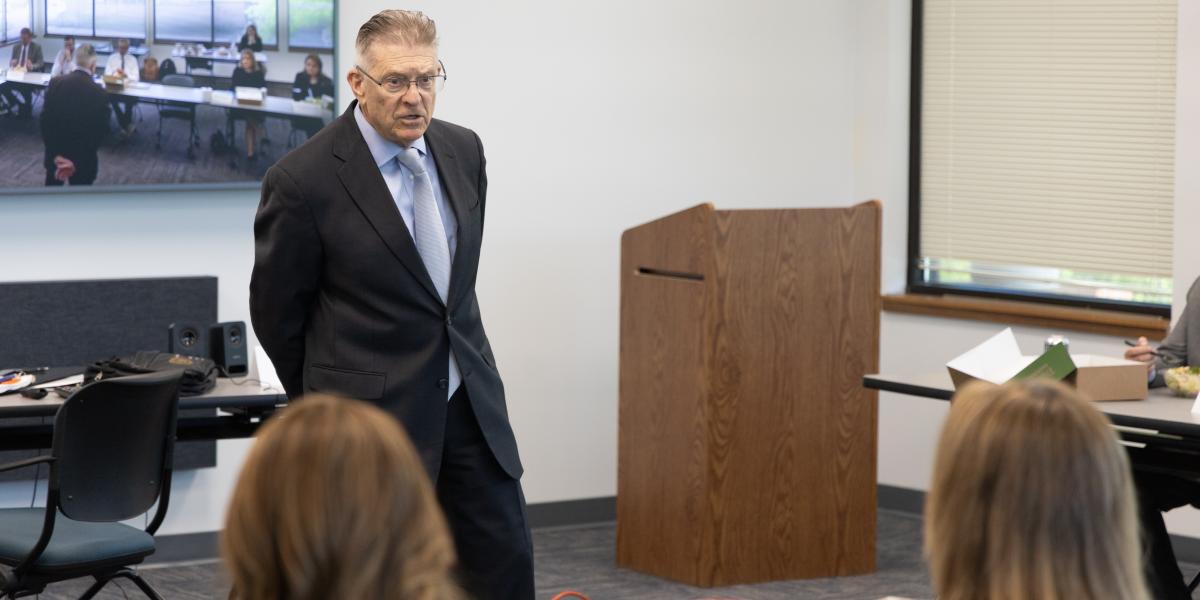 Chief Justice Heavican welcomes the new class of the Judicial Leadership Academy. 