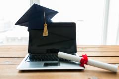 Law Students Thanked for Community Legal Service During Graduation
